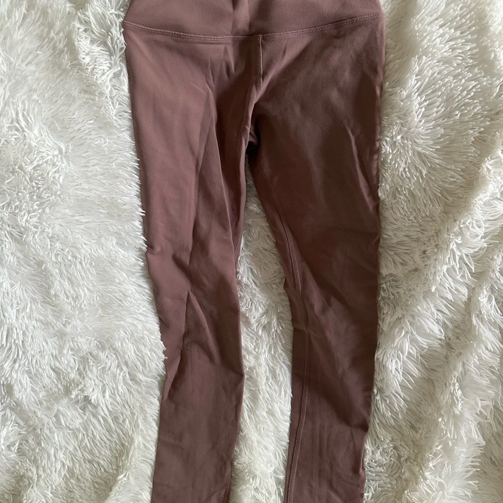 *** SOLD*** Alo yoga leggings - Picture 3 of 5